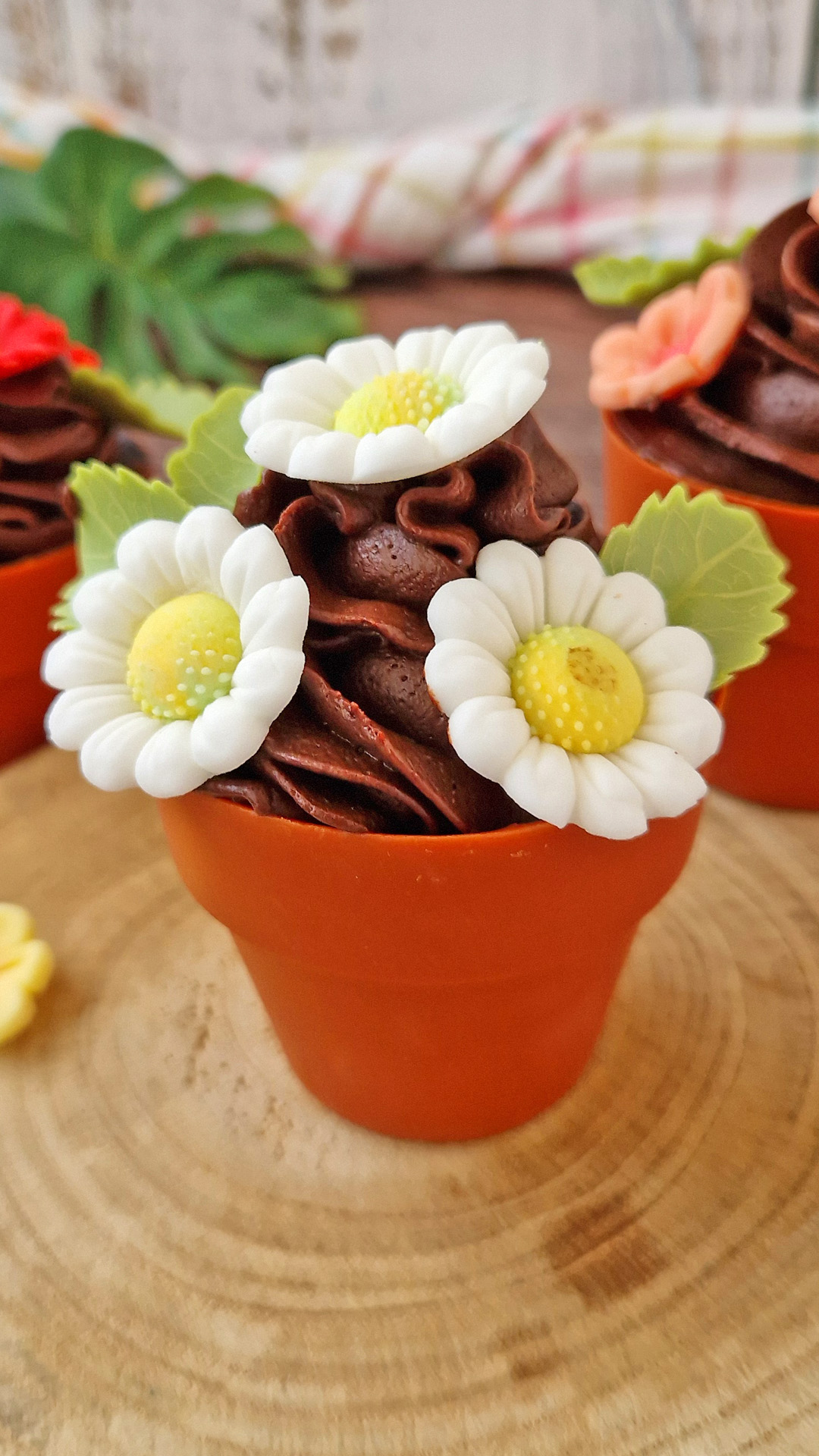 FLORES DE OBLEA COMESTIBLE 7 MARGARITAS + 5 HOJAS VERDES
