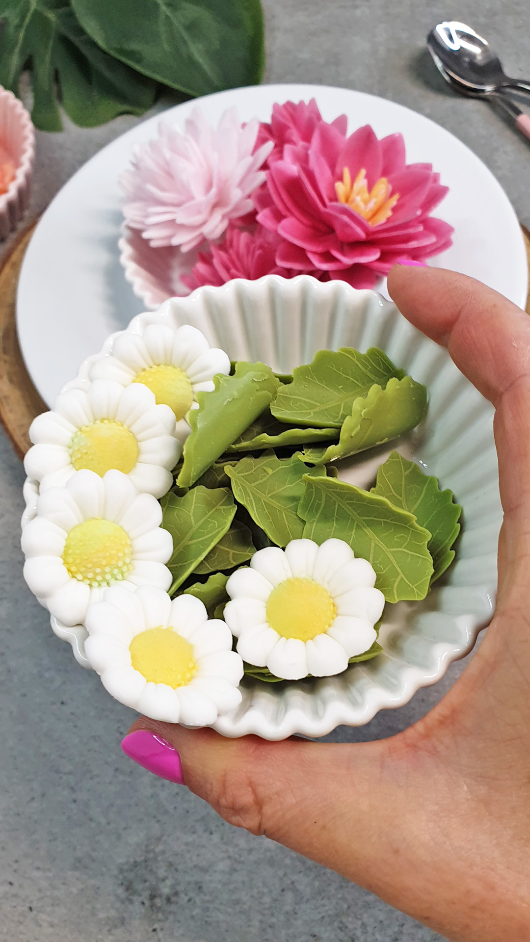 FLORES DE OBLEA COMESTIBLE 7 MARGARITAS + 5 HOJAS VERDES