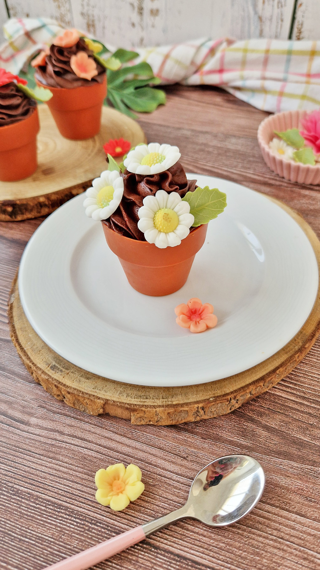 FLORES DE OBLEA COMESTIBLE 7 MARGARITAS + 5 HOJAS VERDES