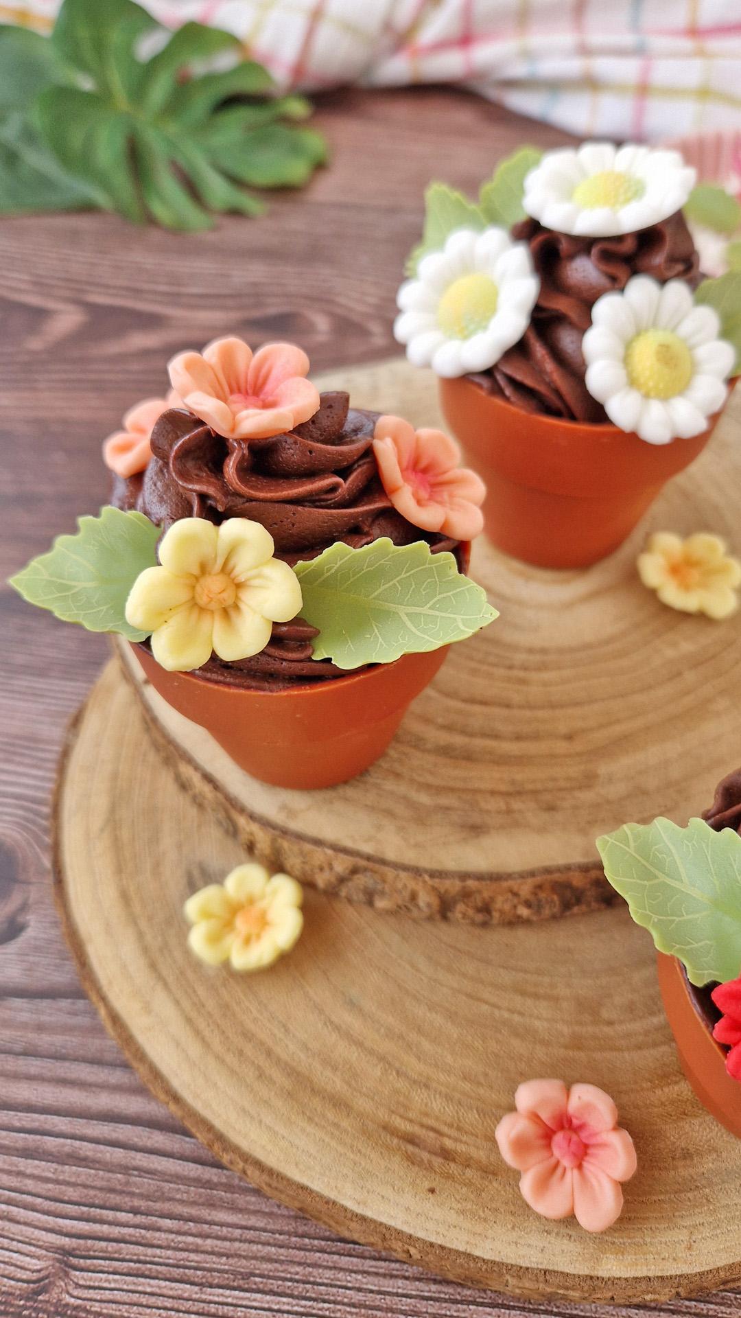 FLORES DE OBLEA COMESTIBLE 8 FLORES AMARILLAS + 5 HOJAS VERDES